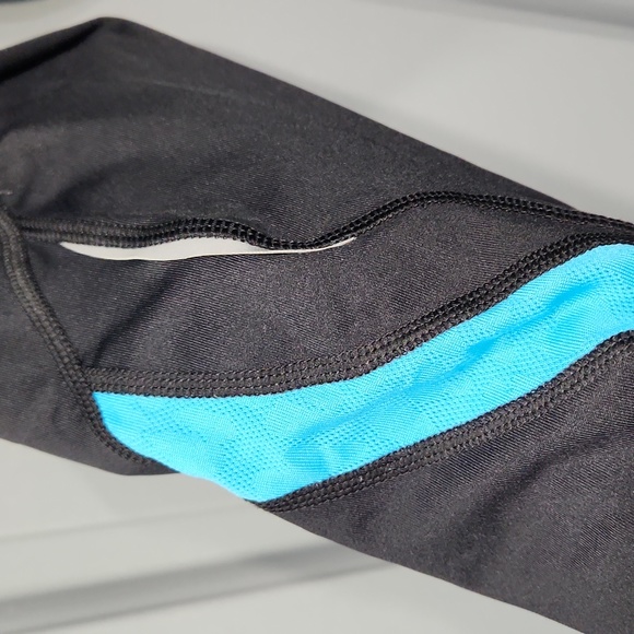 NWOT Fila Sport Black Blue Leopard Print Leggings small - Picture 6 of 6